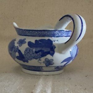 Andrea by Sadek Vintage Porcelain Blue & White Gravy Boat 3.5"h x 6.5" w